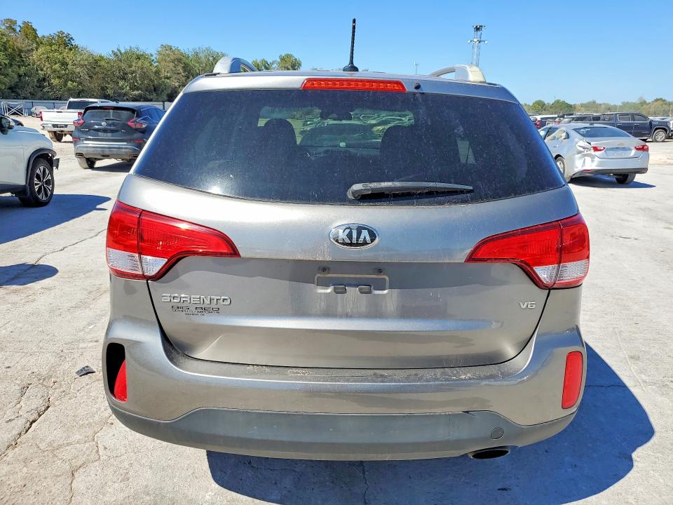 Photo 6 from auction – 2015 KIA SORENTO with VIN 5XYKT4A72FG635596