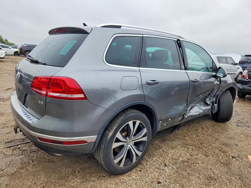 Снимка 3 от търг – 2017 VOLKSWAGEN TOUAREG с VIN WVGRF7BP5HD001072