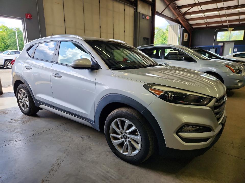 Photo 4 from auction – 2017 HYUNDAI TUCSON with VIN KM8J3CA44HU300395