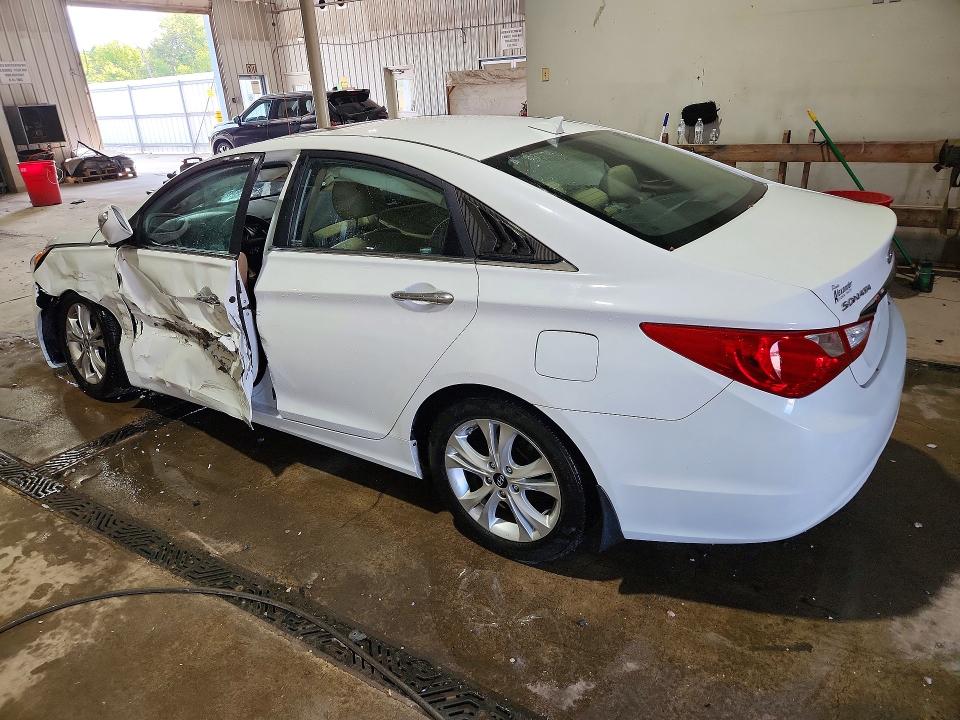 Снимка 2 от търг – 2013 HYUNDAI SONATA с VIN 5NPEC4AC1DH694686