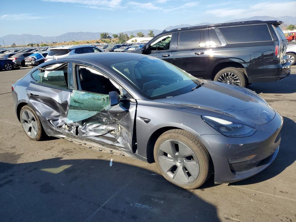 Снимка 4 от търг – 2022 TESLA MODEL 3 с VIN 5YJ3E1EB4NF267147