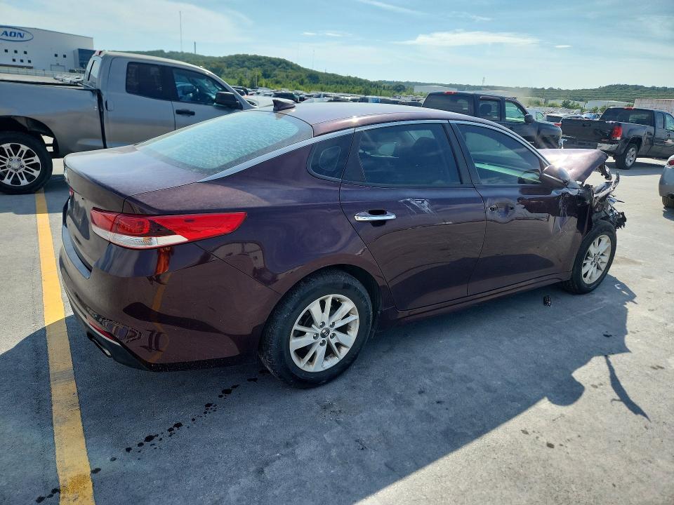 Photo 3 from auction – 2017 KIA OPTIMA with VIN 5XXGT4L32HG167604