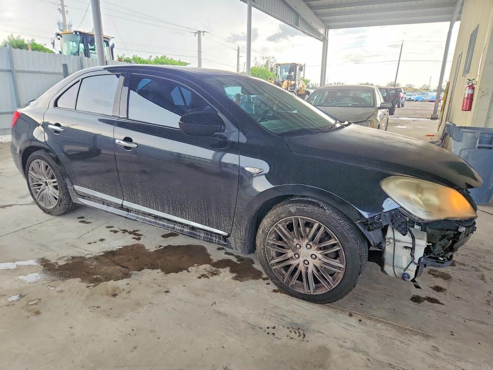 Photo 4 from auction – 2012 SUZUKI KIZASHI with VIN JS2RE9A87C6100296