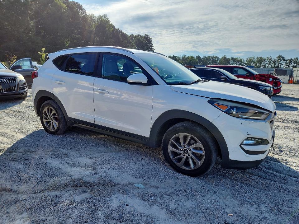 Photo 4 from auction – 2016 HYUNDAI TUCSON with VIN KM8J3CA24GU138927