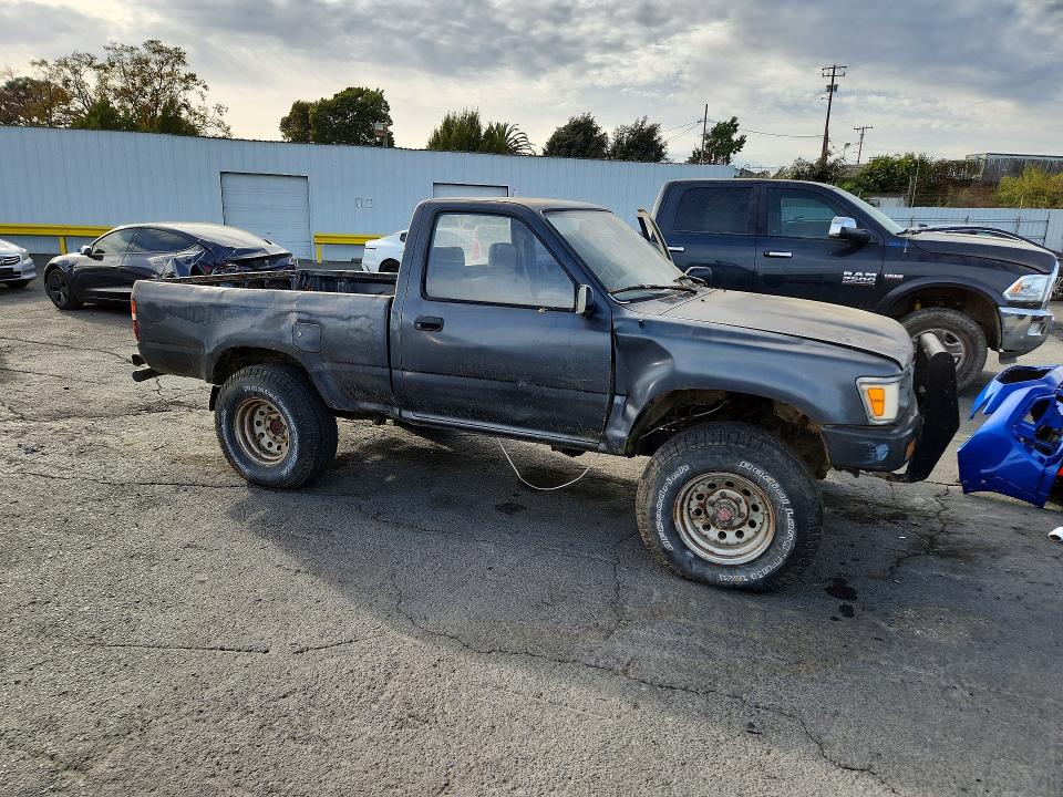 Photo 4 from auction – 1992 TOYOTA PICKUP with VIN JT4RN01P9N0034076
