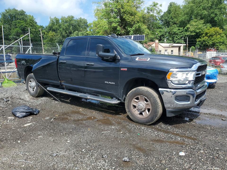 Фото 4 с аукциона – 2020 RAM 2500 с VIN 3C6UR5HJ1LG173602