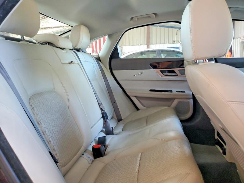Photo 10 from auction – 2017 JAGUAR XF with VIN SAJBK4BV7HCY47922