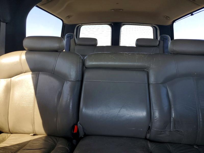 Photo 10 from auction – 2000 CHEVROLET SUBURBAN with VIN 3GNFK16T0YG139443