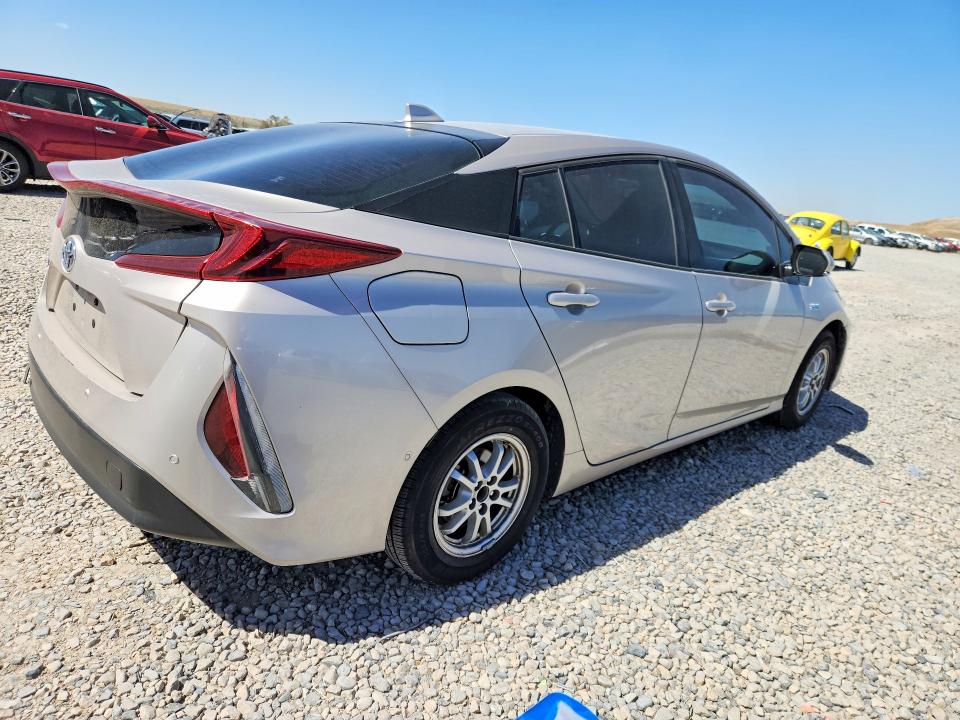 Photo 3 from auction – 2018 TOYOTA PRIUS PRIME with VIN JTDKARFP7J3074210
