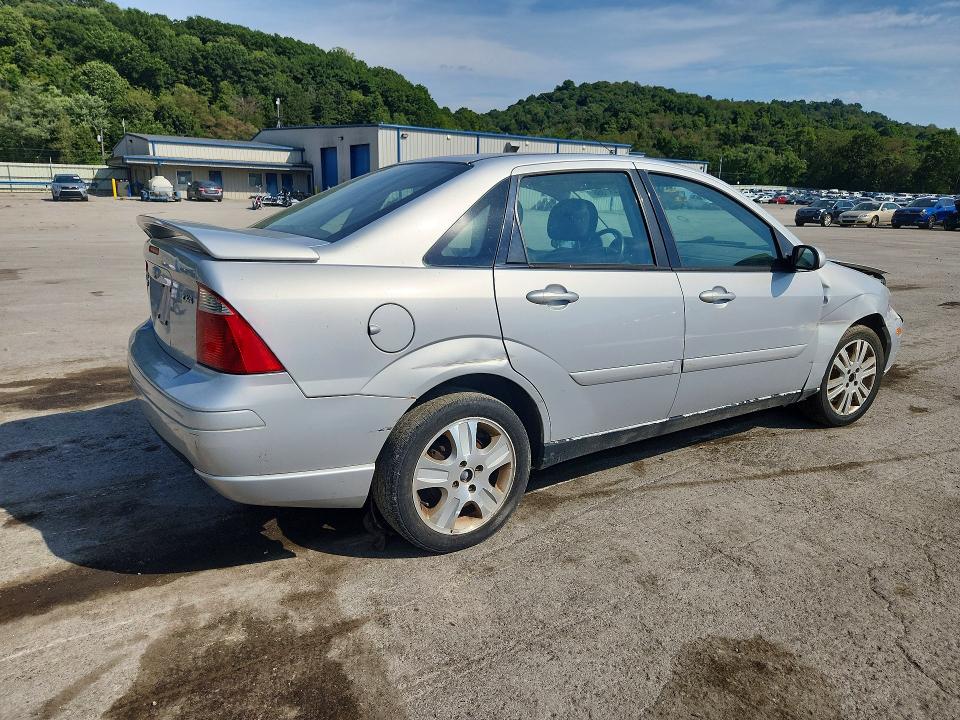 Photo 3 from auction – 2005 FORD FOCUS with VIN 1FAFP38Z15W153765