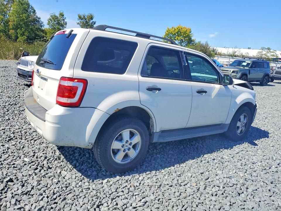 Photo 3 from auction – 2011 FORD ESCAPE with VIN 1FMCU0D78BKA79347