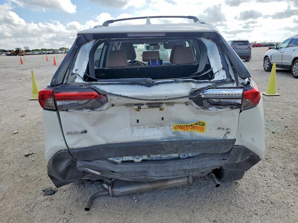 Photo 6 from auction – 2023 TOYOTA RAV4 with VIN JTMC1RFV2PD101710
