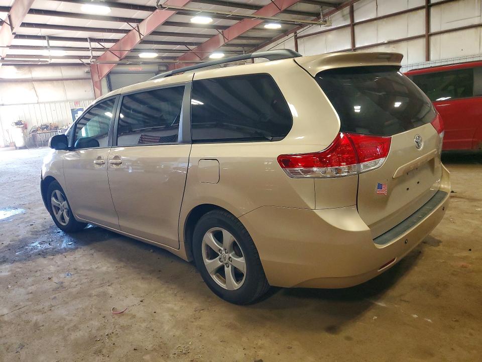 Снимка 2 от търг – 2011 TOYOTA SIENNA с VIN 5TDKK3DC9BS027805