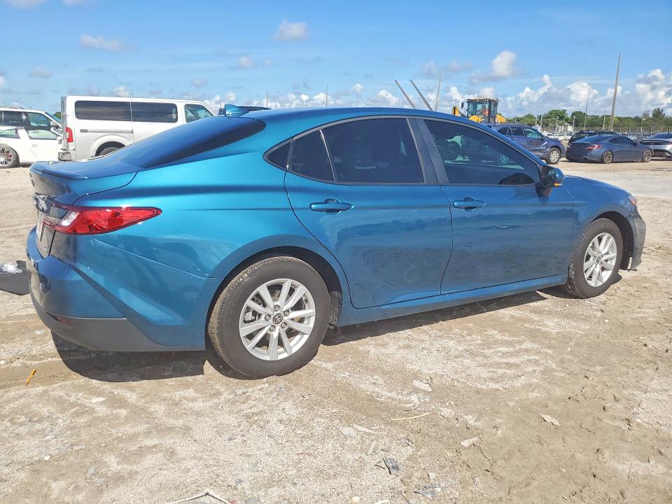 Снимка 3 от търг – 2026 TOYOTA CAMRY с VIN 4T1DAACK4TU663050