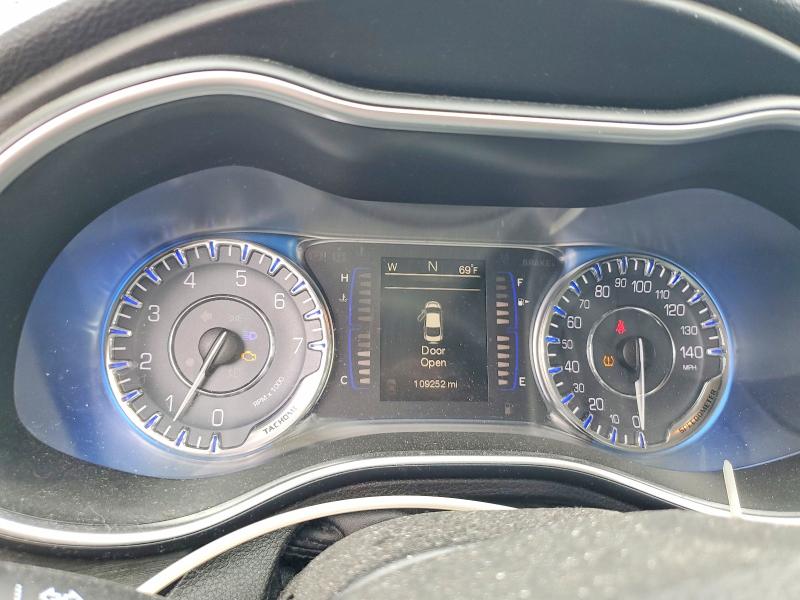 Foto 9 de la subasta – 2015 CHRYSLER 200 con VIN 1C3CCCAB4FN574722