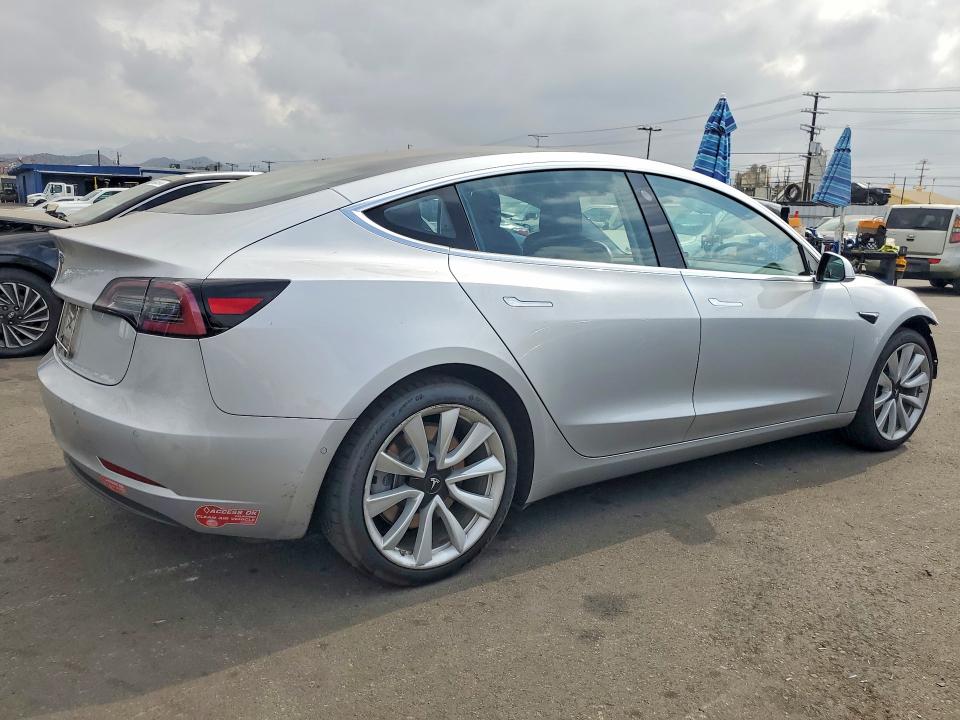 Снимка 3 от търг – 2017 TESLA MODEL 3 с VIN 5YJ3E1EA5HF001874