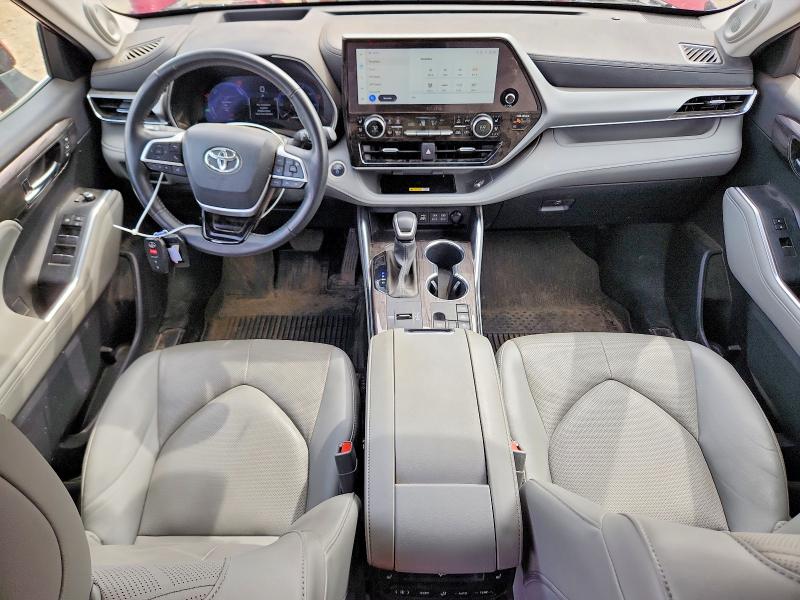 Снимка 8 от търг – 2024 TOYOTA HIGHLANDER HYBRID с VIN 5TDEBRCH8RS141821