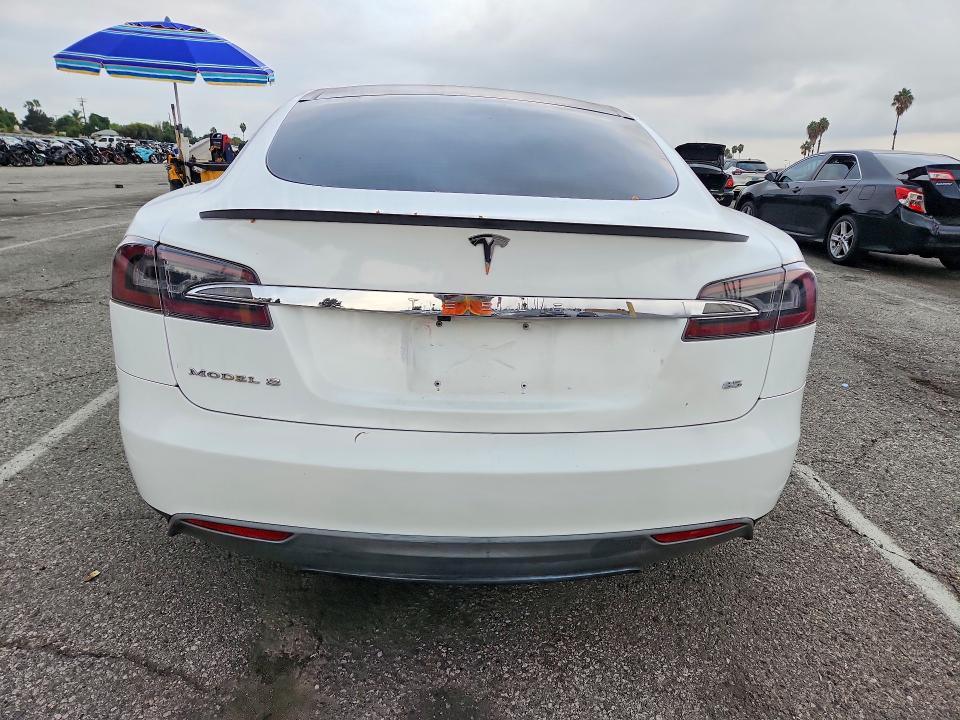 Zdjęcie 6 z aukcji – 2013 TESLA MODEL S z VIN 5YJSA1CN3DFP16921