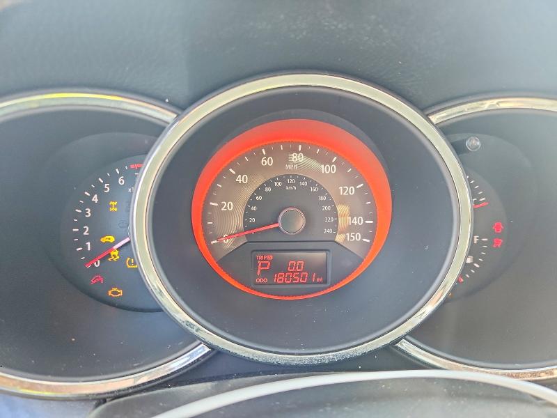 Photo 9 from auction – 2011 KIA SORENTO with VIN 5XYKWDA21BG176549