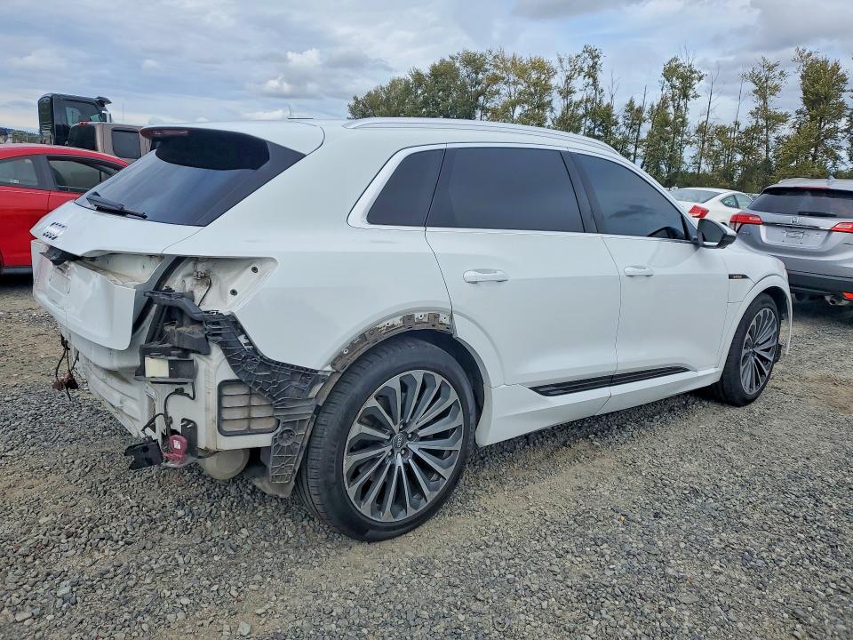 Photo 3 from auction – 2019 AUDI E-TRON with VIN WA1VAAGE1KB025002