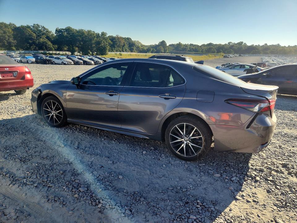 Photo 2 from auction – 2021 TOYOTA CAMRY with VIN 4T1G11AK2MU463205