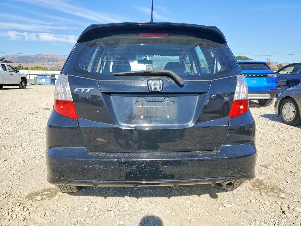Photo 6 from auction – 2011 HONDA FIT with VIN JHMGE8H52BC024332