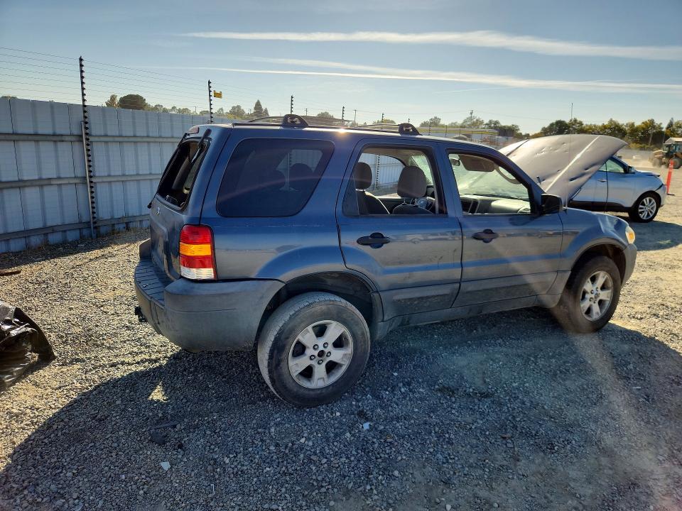 Photo 3 from auction – 2005 FORD ESCAPE with VIN 1FMYU93105KA32342