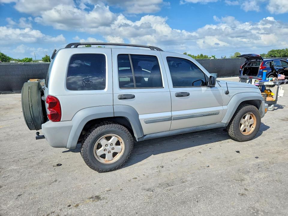 Photo 3 from auction – 2005 JEEP LIBERTY with VIN 1J4GL48K55W663873