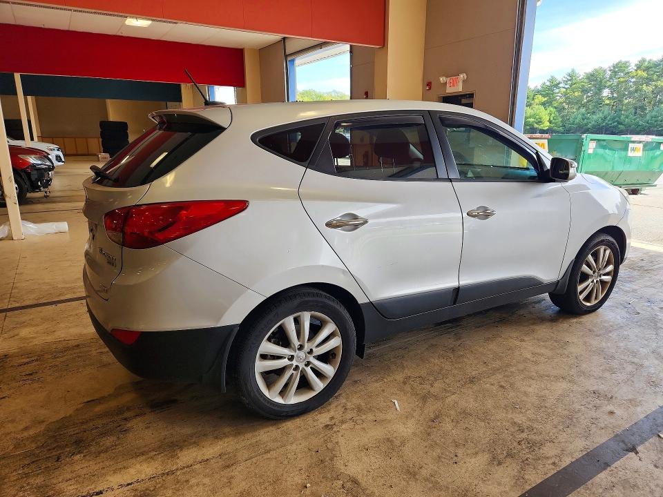 Photo 3 from auction – 2013 HYUNDAI TUCSON with VIN KM8JUCAC8DU745141