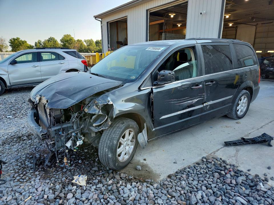 CHRYSLER TOWN & COUNTRY 2011 with VIN 2A4RR5DG3BR723247 - Photo from auction