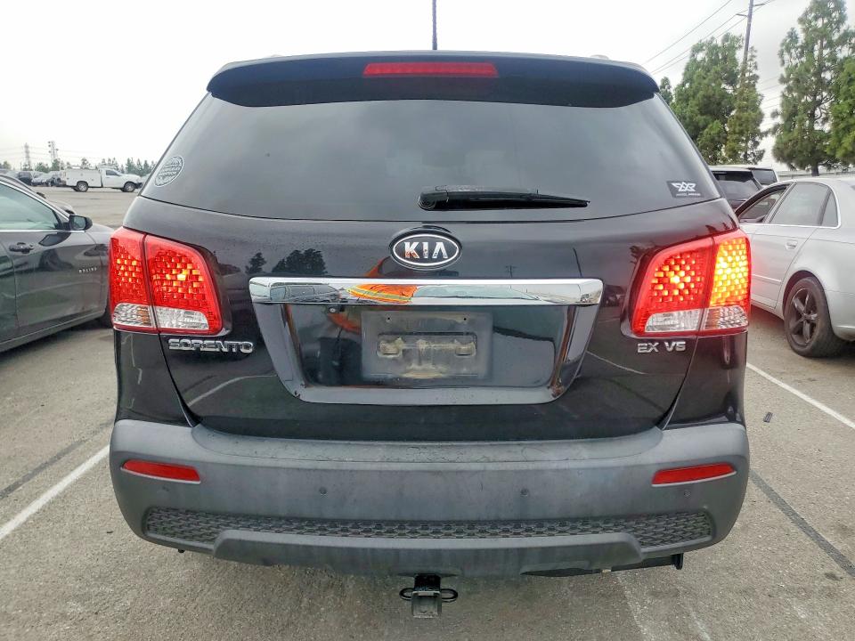 Photo 6 from auction – 2011 KIA SORENTO with VIN 5XYKU4A27BG051304