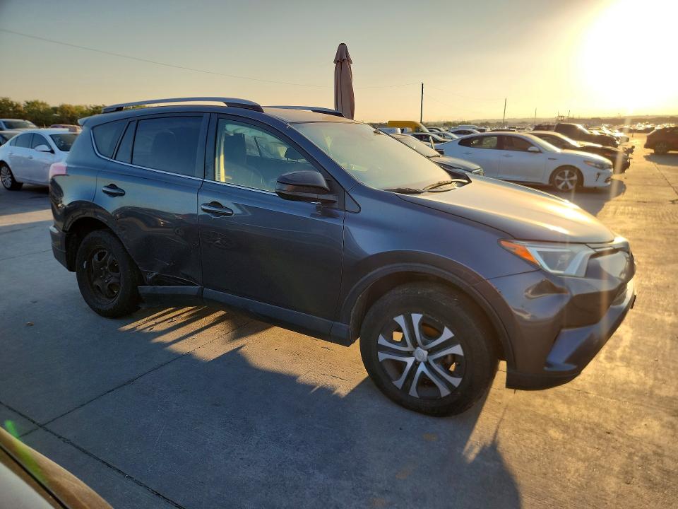 Zdjęcie 4 z aukcji – 2018 TOYOTA RAV4 z VIN JTMZFREV2JD129768
