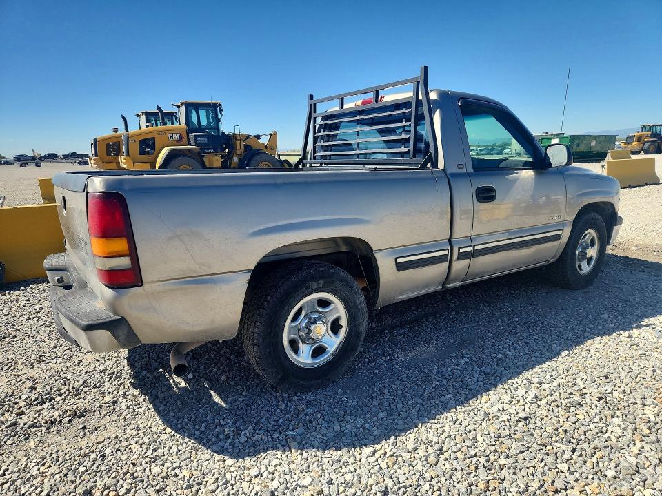 Photo 3 from auction – 2000 CHEVROLET SILVERADO with VIN 1GCEC14W5YZ229749