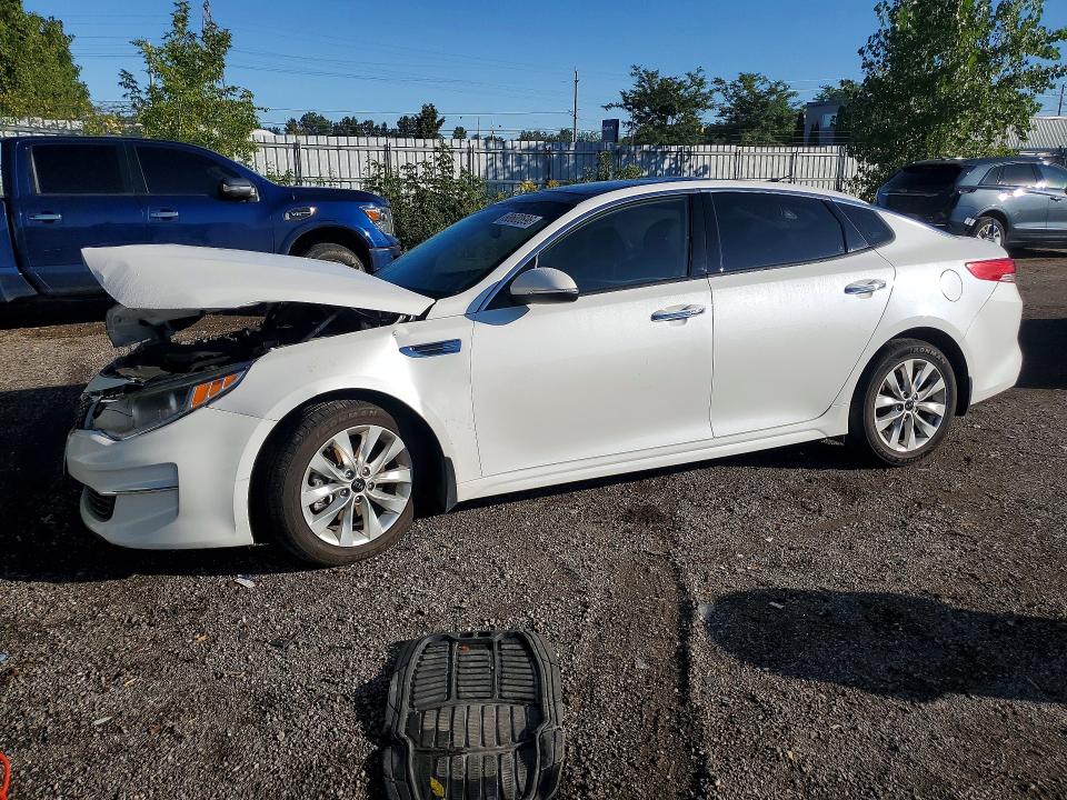 KIA OPTIMA 2018 with VIN 5XXGU4L35JG266372 - Photo from auction