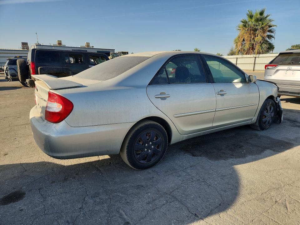 Снимка 3 от търг – 2004 TOYOTA CAMRY с VIN JTDBE32K040280499