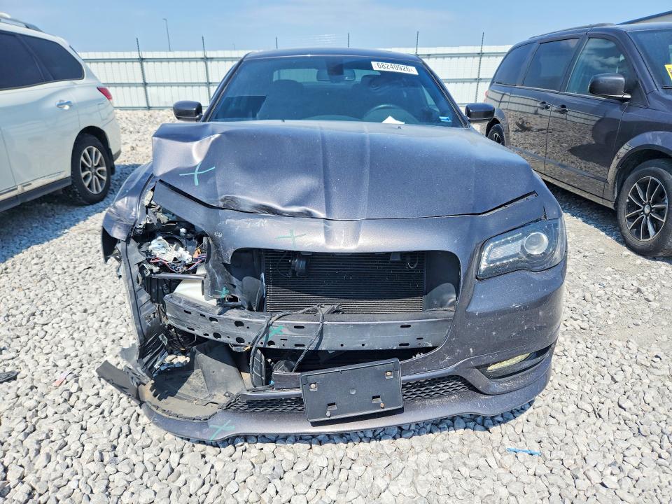 صورة رقم 5 من المزاد - 2017 CHRYSLER 300 مع VIN 2C3CCABG1HH610246