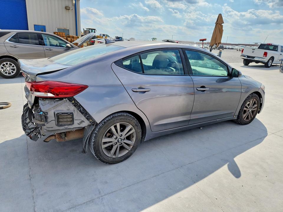 Снимка 3 от търг – 2018 HYUNDAI ELANTRA с VIN 5NPD84LF1JH254418