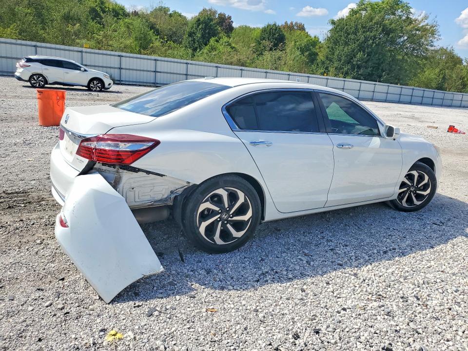 Снимка 3 от търг – 2017 HONDA ACCORD с VIN 1HGCR2F8XHA125297