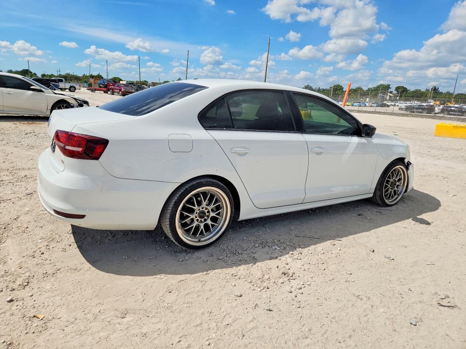 Снимка 3 от търг – 2016 VOLKSWAGEN JETTA с VIN 3VW267AJ5GM352065