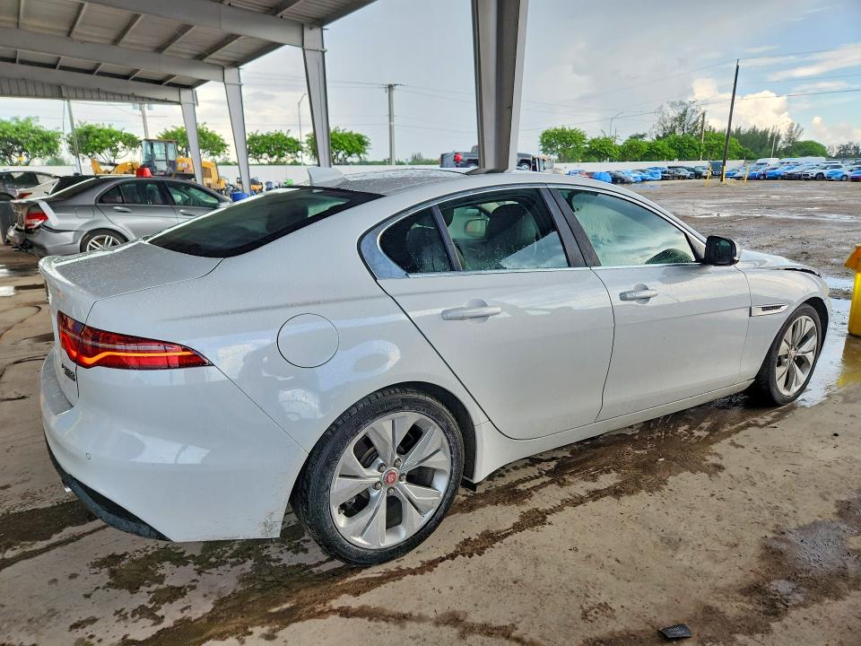 Photo 3 from auction – 2020 JAGUAR XE with VIN SAJAE4FX9LCP62815
