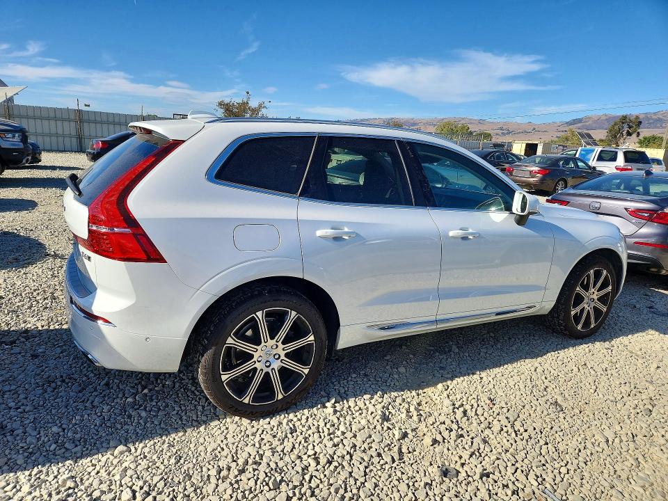 Foto 3 de la subasta – 2018 VOLVO XC60 con VIN LYVA22RL0JB101891