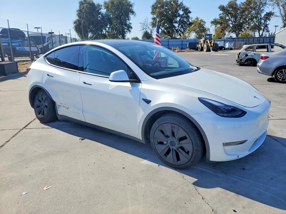 Снимка 4 от търг – 2025 TESLA MODEL Y с VIN 7SAYGDEE9SF217032