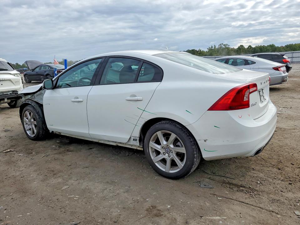 صورة رقم 2 من المزاد - 2015 VOLVO S60 مع VIN YV126MFJ7F1343058