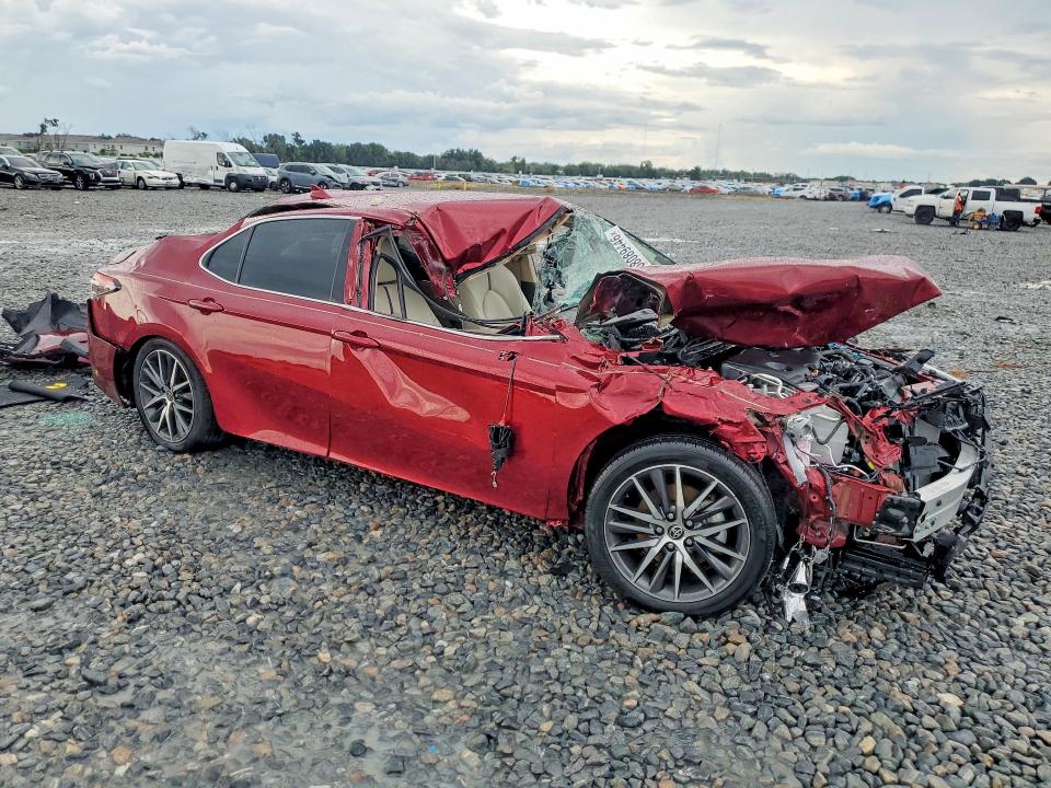 Photo 4 from auction – 2022 TOYOTA CAMRY with VIN 4T1F31AK1NU585576
