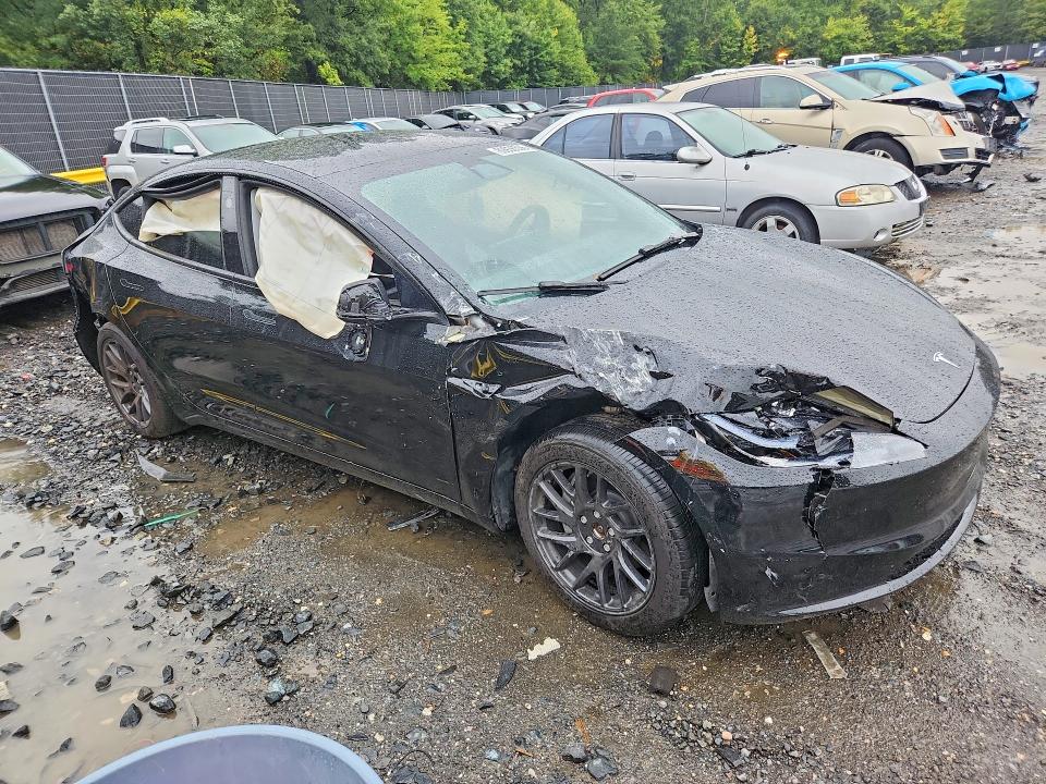 Снимка 4 от търг – 2025 TESLA MODEL 3 с VIN 5YJ3E1EB2SF914673
