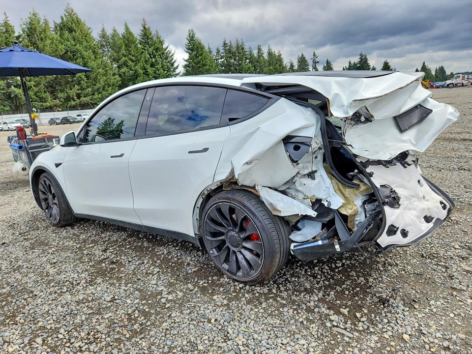 Фото 2 с аукциона – 2023 TESLA MODEL Y с VIN 7SAYGDEF1PF664230