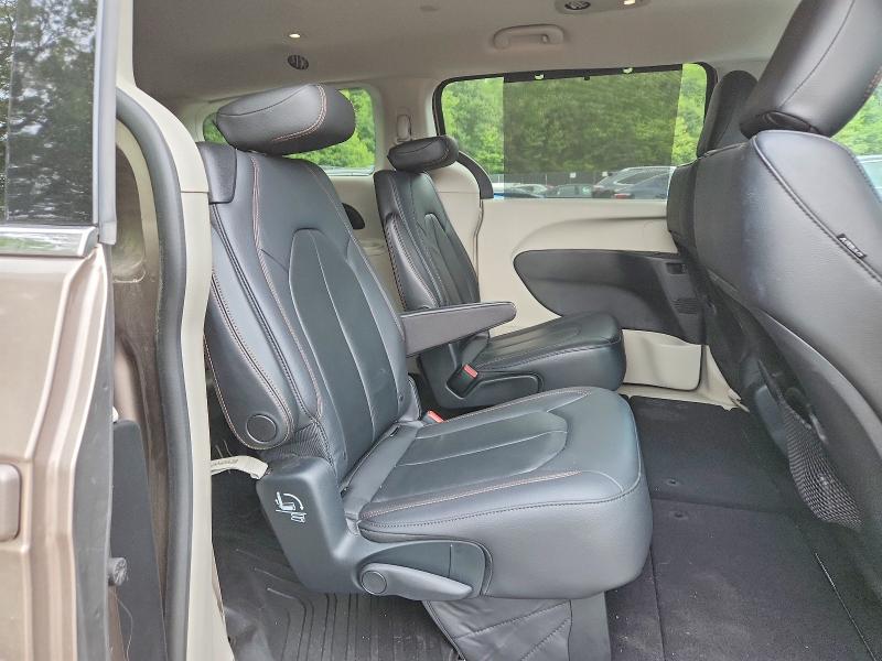 Снимка 11 от търг – 2017 CHRYSLER PACIFICA с VIN 2C4RC1BG3HR763856