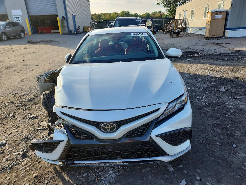 Снимка 5 от търг – 2022 TOYOTA CAMRY с VIN 4T1K61BK2NU057565