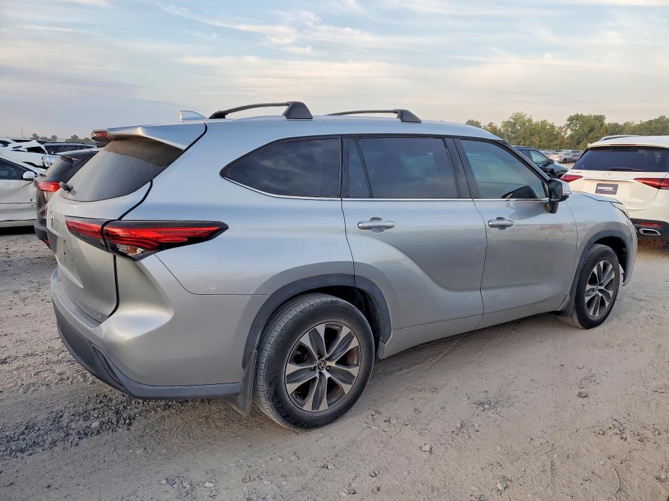 Photo 3 from auction – 2020 TOYOTA HIGHLANDER with VIN 5TDGZRAHXLS505896