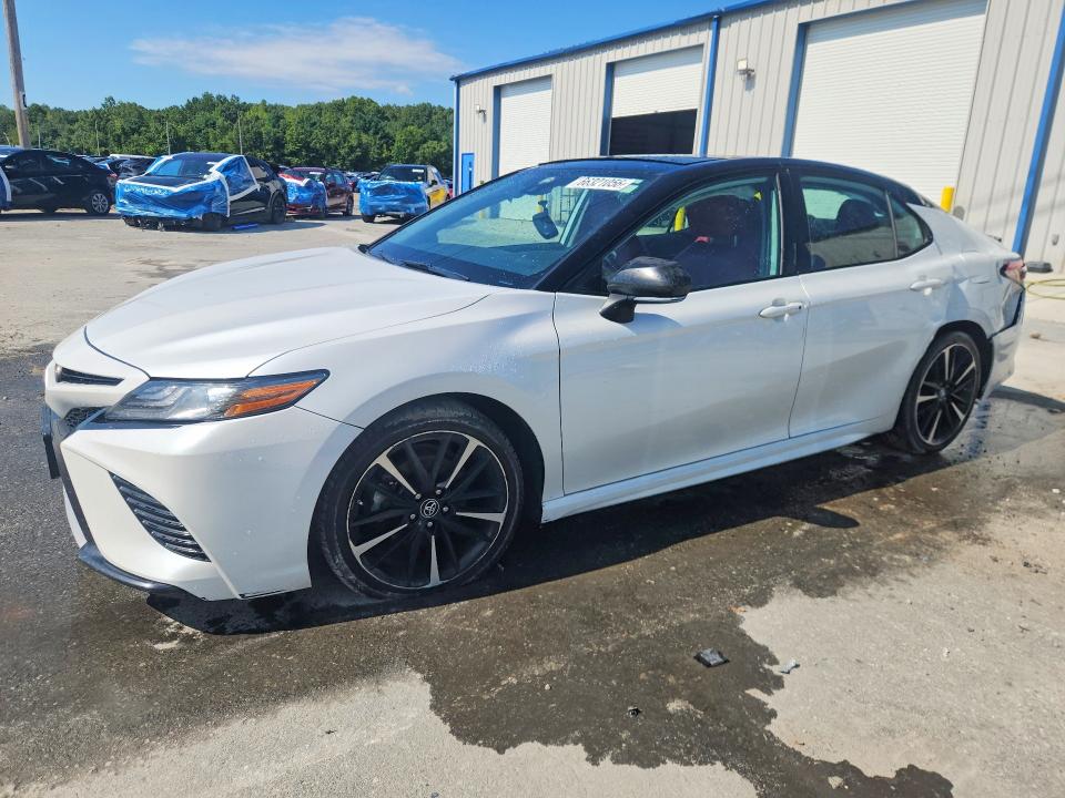 TOYOTA CAMRY 2019 с VIN 4T1B61HK9KU277692 - Снимка от търг